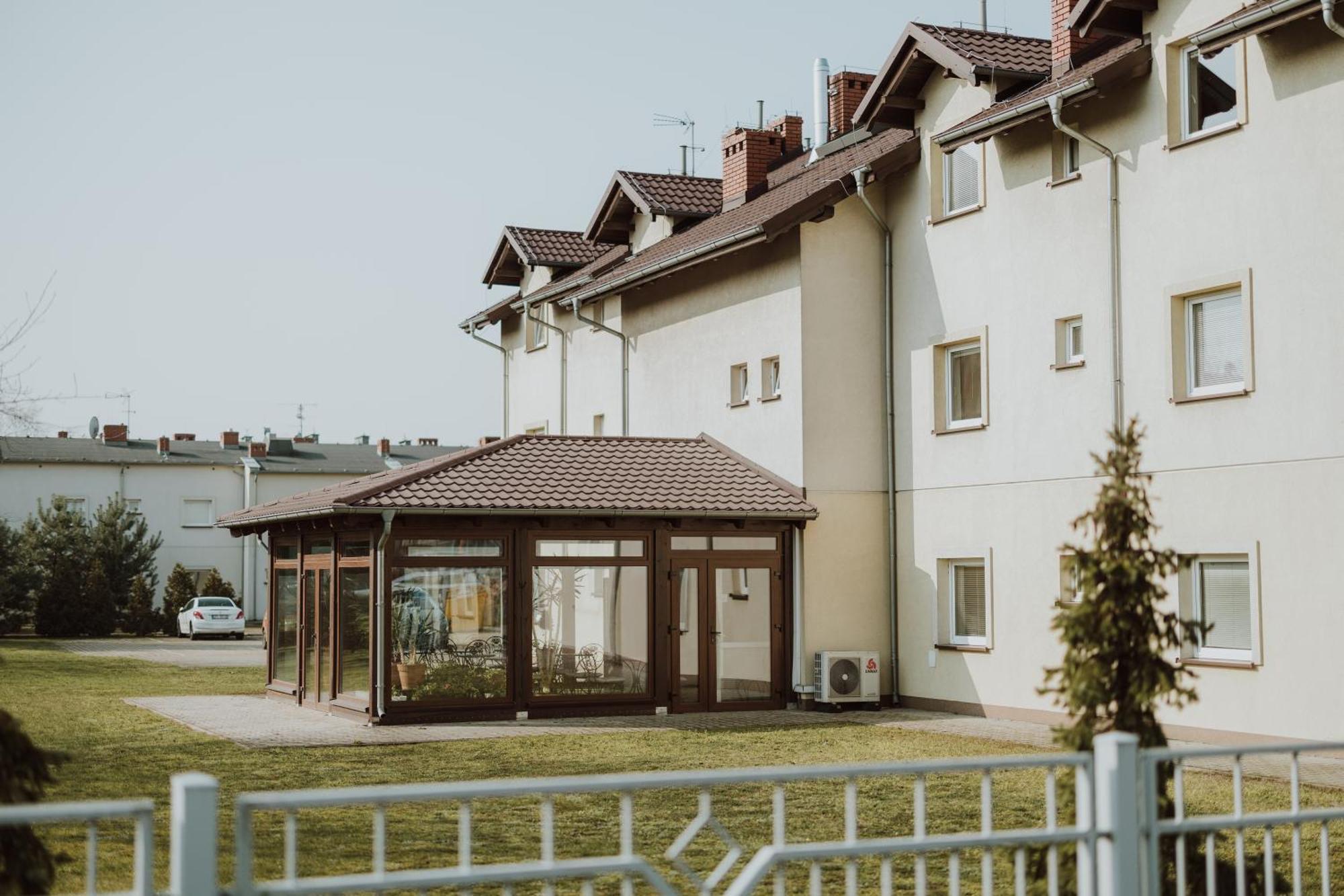 Leo Hostel Posen Exterior foto