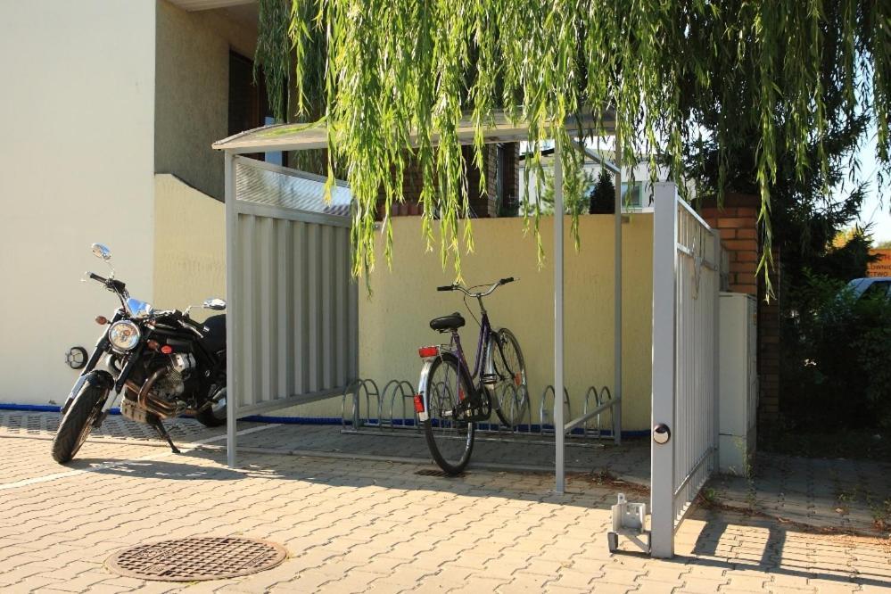 Leo Hostel Posen Exterior foto
